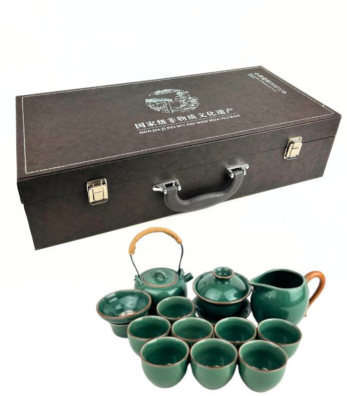 Чайний сервіз в кейсі Чайний сервіз в кейсі