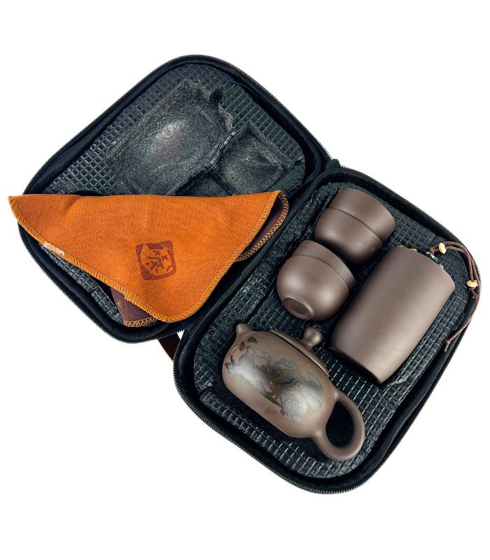 Дорожній набір для чайної церемонії у захисному кейсі